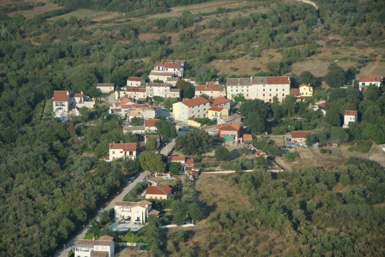 Apartment Parenzana Bibali 65 A 52460-Buje Dış mekan fotoğraf